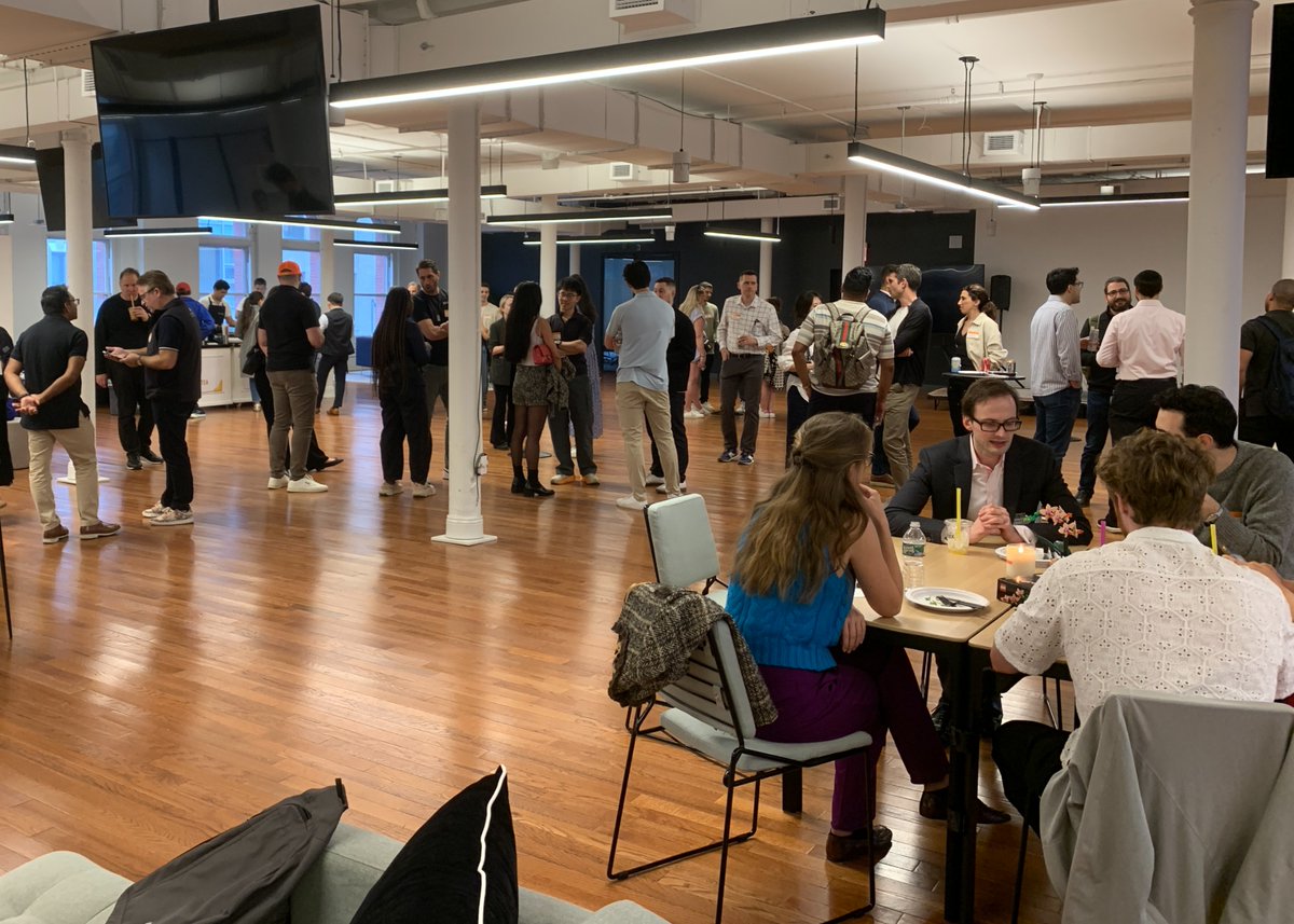 brexHQ's tweet image. #NYFintechWeek = ✔️

Last week at Brex Social Club, we gathered fintech founders, VCs, and operators shaping the future. Huge thanks to everyone who came through and special shoutout to our customer @myCaterPal for the incredible catering!