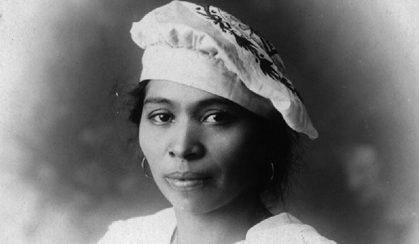 28/04/1885. Nace en Sonzacate, Prudencia Ayala.  Escritora, periodista, política. 1era mujer aspirante a la presidencia, excluida por ser indígena, mujer y pobre. Fallece el 11/07/1936.