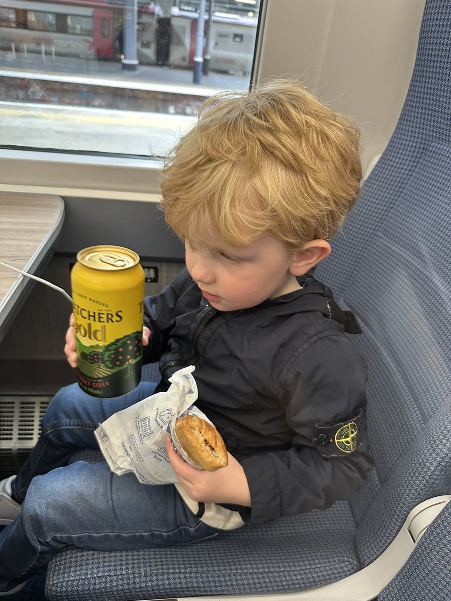 HaroldCuntPal's tweet photo. Don't they grow up fast. https://t.co/HHlqLIqewn
