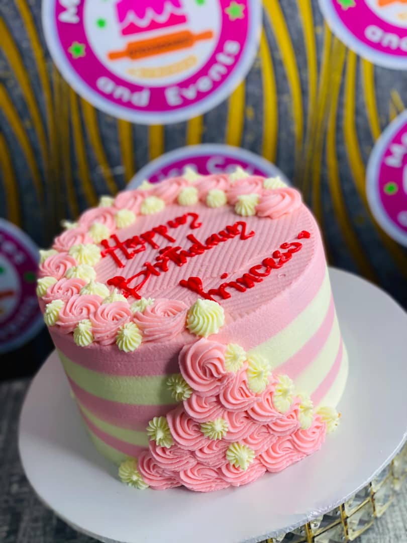 karungimolly46's tweet photo. Good evening friends,since we have alot of functions don't miss cake on your functions yet we are here as Maurice cakes and events. We also do decorations for all events. Just dm for more services https://t.co/CVwVnNwGGB