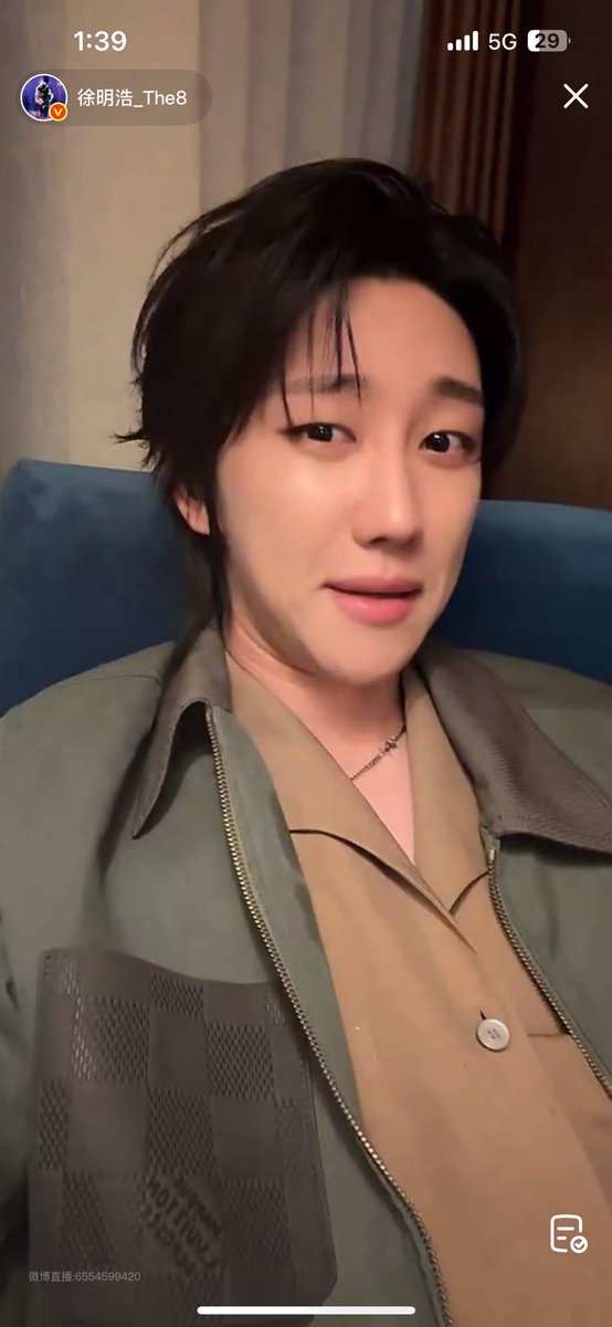 아 이 소녀팬들의 댓글창에 대한 일말의 기대도 없는 이 표정.. 디에잇 즈보의 맛…