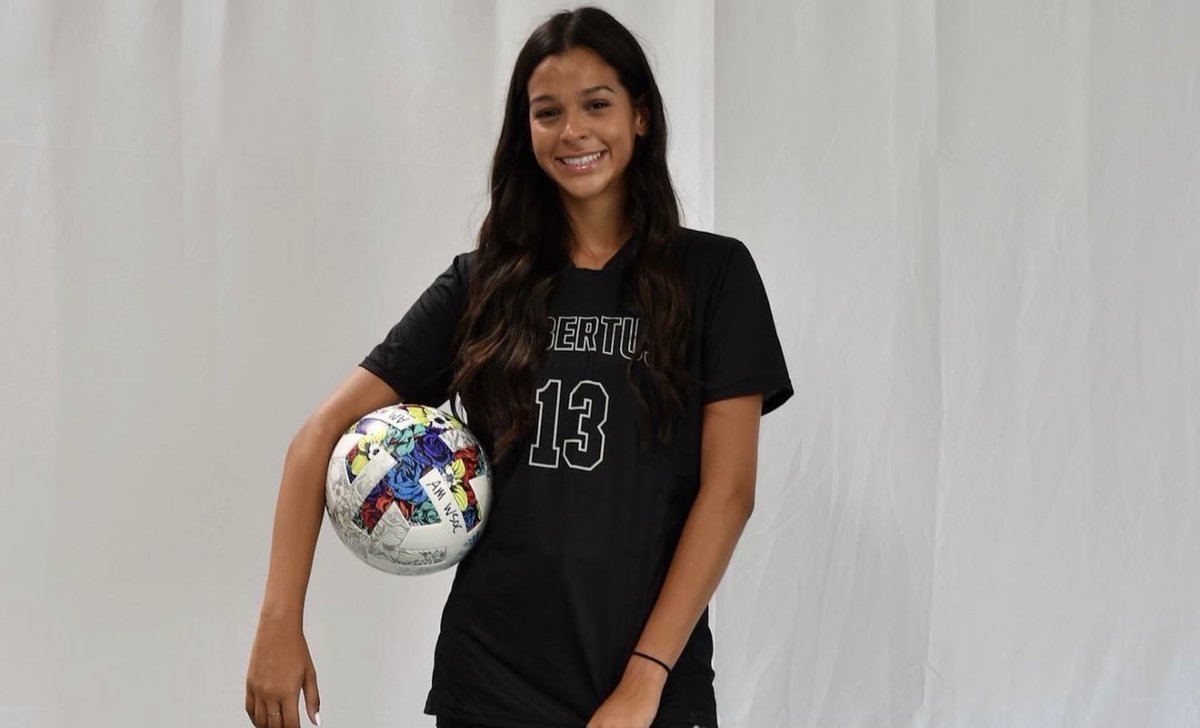 Happy Birthday to #AlbertusMagnus Alumna Velicity Veras. Hope you have a great day! #GirlsSoccerAMHS #fAMily