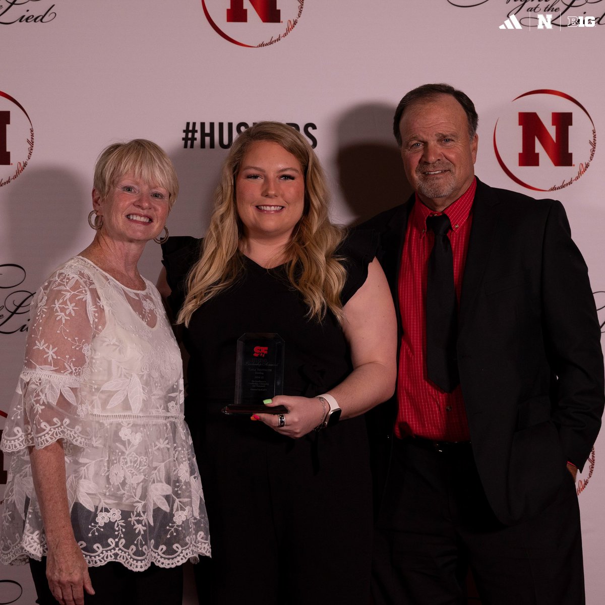 Congratulations to Kayla Verstraete for being named a recipient of the Sam Foltz 27 Hero Leadership Award! 🏆 

Kayla was awarded last night at A Night at the Lied. 

#GBR