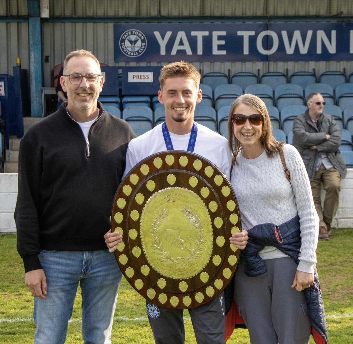 Aza set us up like we’re defending a left footer’s free kick. Great season getting to know a top, top bunch of lads and staff <a href="/YateTownFC/">Yate Town F(C)</a> only 23 goals conceded in 32 league and cup games for the boy 👌🏻 looking forward massively to seeing him back between the sticks next season⚽️