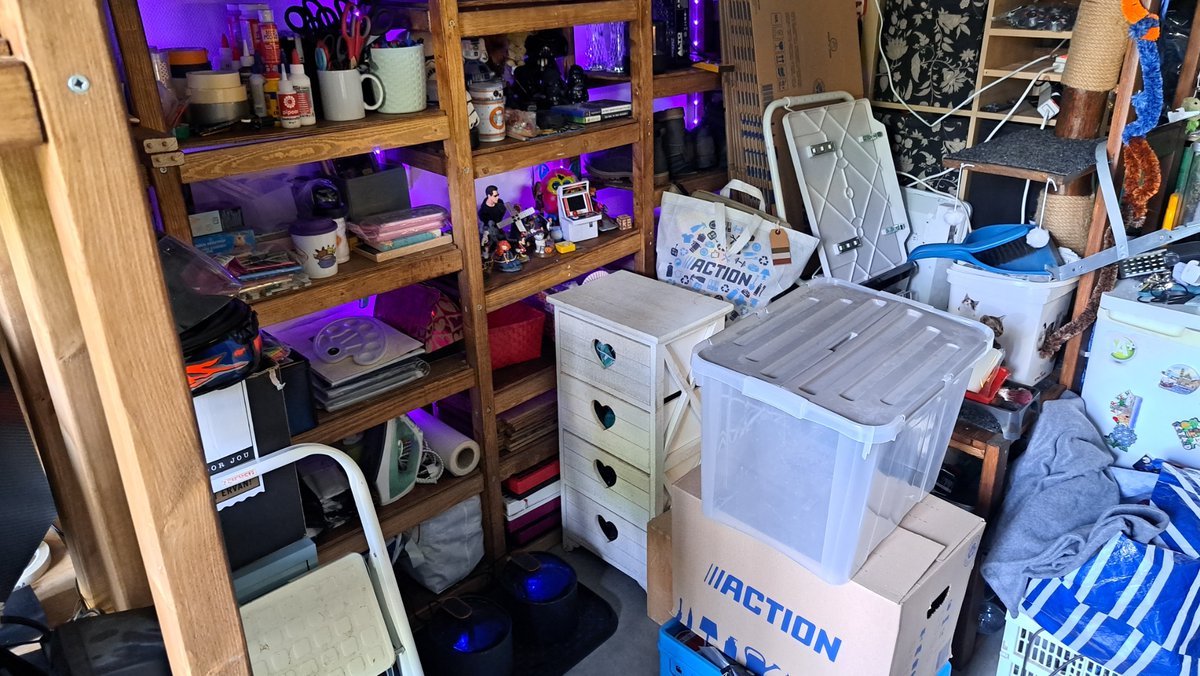 Mr_Kilted's tweet image. In the last couple of weeks, I've been busy building this.
Mind you, this is just a quarter done of what it will become.
#TinyLiving issue...Space
Think in 3 dimensions. XD
My wife's handy OCD work on the 1st photo. :D
#DIY  #TinyHome @MrsKilted #TinyHouse