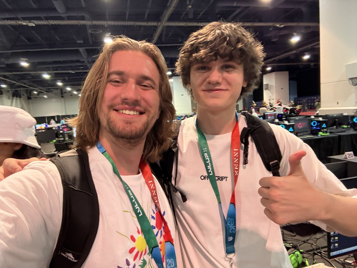 my time at lvlup was beyond amazing the vibes from everyone were out of this world as always and thank you to everyone who gave me signatures and allowed me to sign their stuff i hope to see everyone again next year❤️❤️❤️