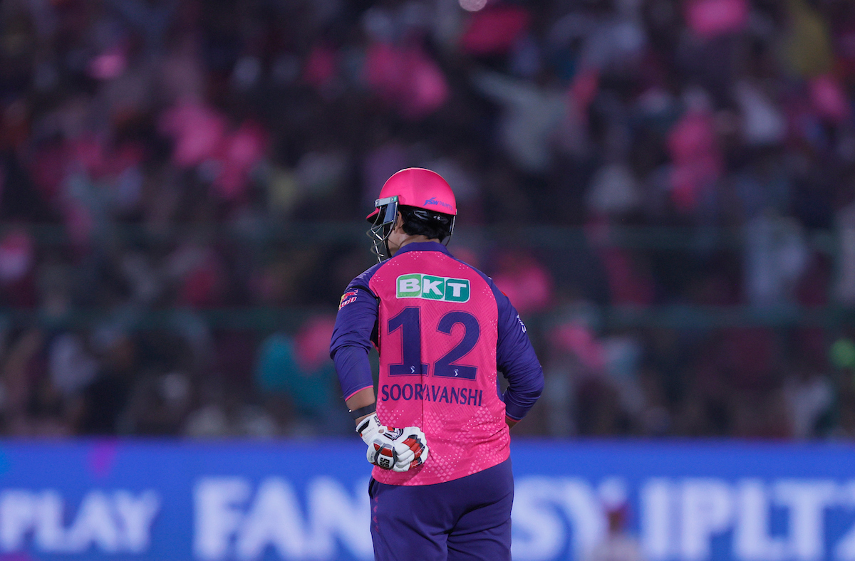 cricbuzz's tweet photo. The 14-year-old Vaibhav Suryavanshi has just scored a 35-ball 💯

We repeat... a 35-ball 100 - It's the second-fastest century in the history of the IPL  😯😯

#VaibhavSuryavanshi #RRvsGT #History