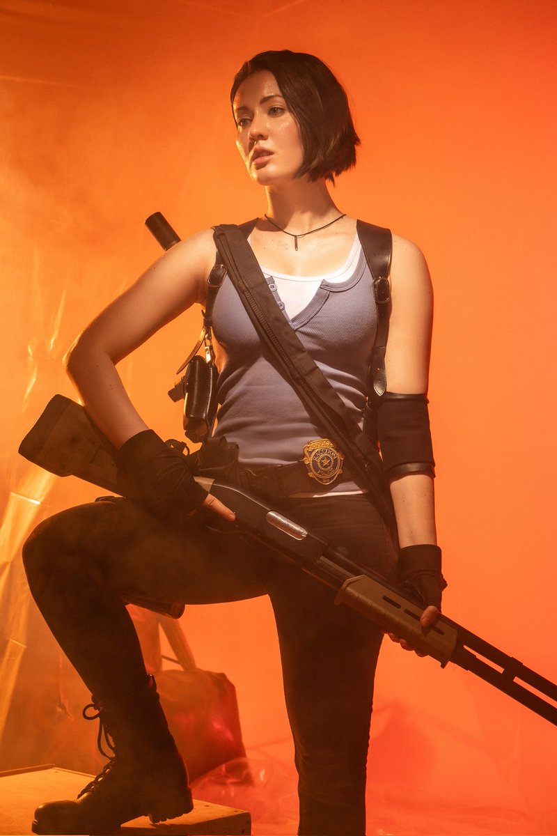 I feel it.
Dangerous.
#jillvalentine