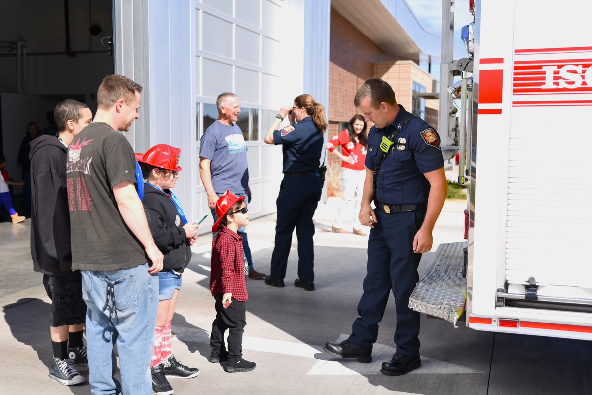 See you at Station 86's Open House THIS SATURDAY! 🔥🚒 Join us on May 3 from 10am-1pm to tour the station, take pictures with your local firefighters, get a behind-the-scenes look at the fire trucks, and learn basic lifesaving skills.

Learn more 👉 bit.ly/HFDOpenHouse