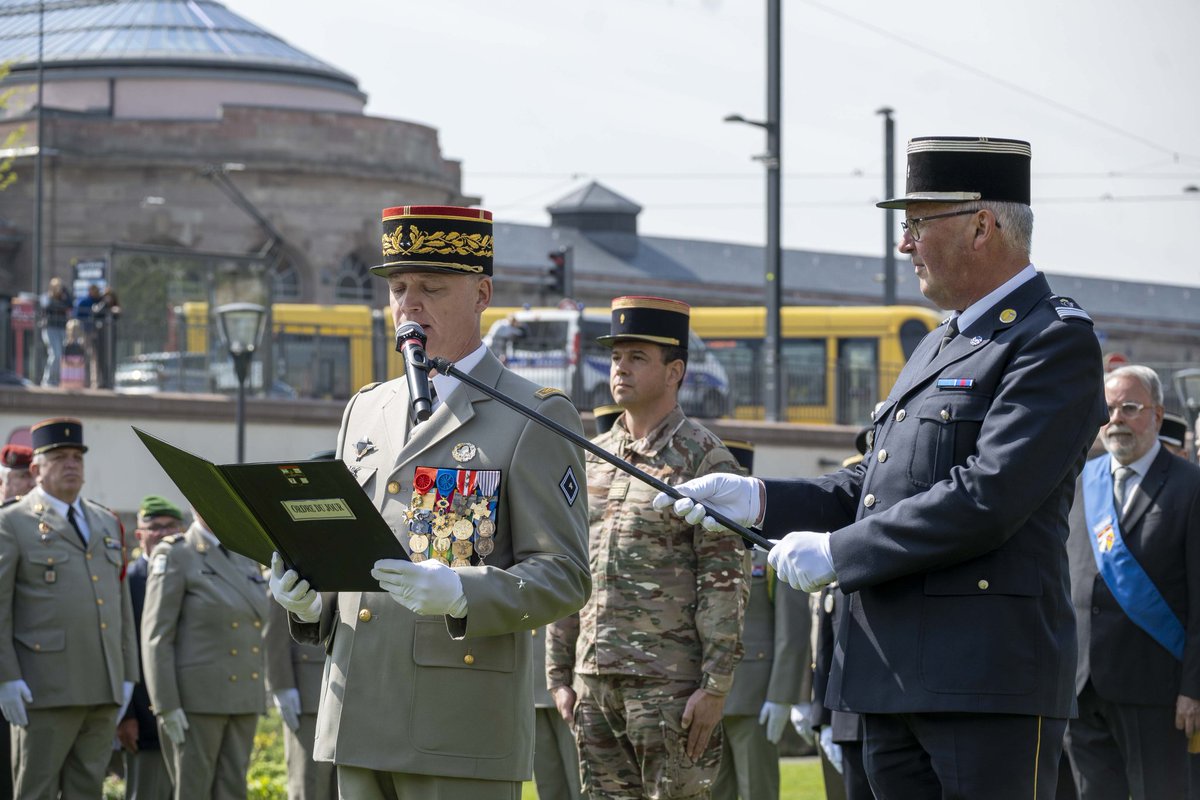 7e_brig_blindee's tweet image. À son retour en France en 1961, la 7e division légère blindée s'installe à @mulhouse 🇫🇷
Ce 27 avril 2025, la brigade s'y est rendue avec les @35emeRI, @152eRI et @RG_19e afin d'y célébrer les 16 années passées en Alsace, jusqu'en 1977.
#NotreHistoireVotreHistoire