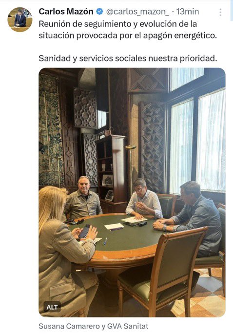 FactCheckCV's tweet image. Cataluña: 16 personas, carpetas, documentos, ordenadores, teléfonos...

València: 4 personas, solo dos tienen papeles, un walkie, bolis y gafas de sol.

Ser valenciano en la era Mazón es todo un ejercicio de autoestima.