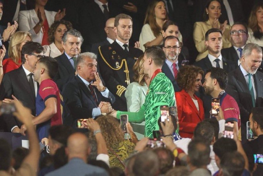 Somhiseremfcb's tweet photo. Esta foto es cine https://t.co/x4rGkWUb39