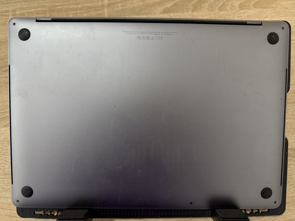 OluwaLargess's tweet image. Oya bring money and carry this 2017 Mac book pro … core i7 16/1TB … for 800k … slightly negotiable tho if you are serious in perfect working condition… thank you 🙏