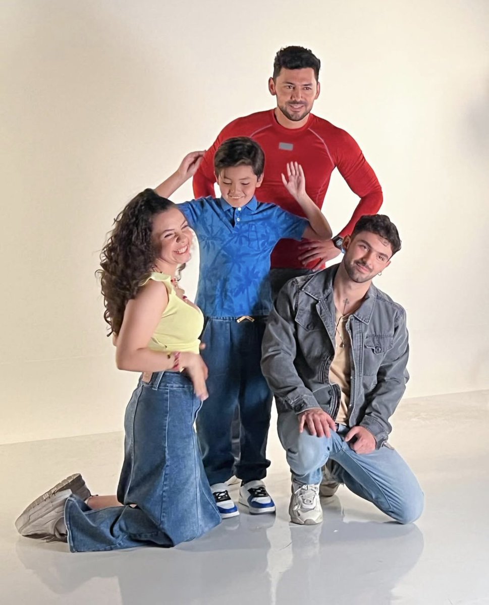 ARenne12562's tweet photo. Mi familia favorita està de regreso,pero la pregunta del millòn,Donde està Lichita?
#PapasXSiempre
#JoaquinBondoni
@JoaquinBondoni https://t.co/b8yv3VBDVp