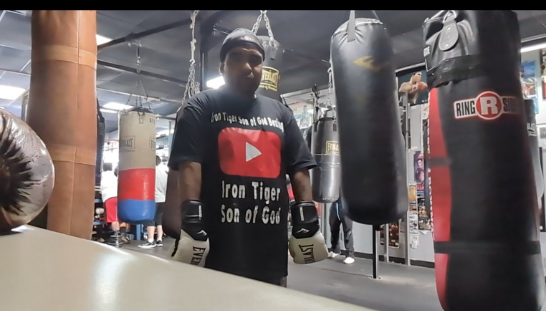 Sonof1Irontiger's tweet photo. #Boxing iron tiger son of god No wonder #slatpapi Ducking me he's scared of the tiger warrior ' so is every other influencer Fighter ' #mitsfitzboxing is protecting their mascot #therealsaltpapi hahaha ๐คฃ๐คฃ๐คฃ๐คฃ Yeah ok https://t.co/VS2l2hF0Y3