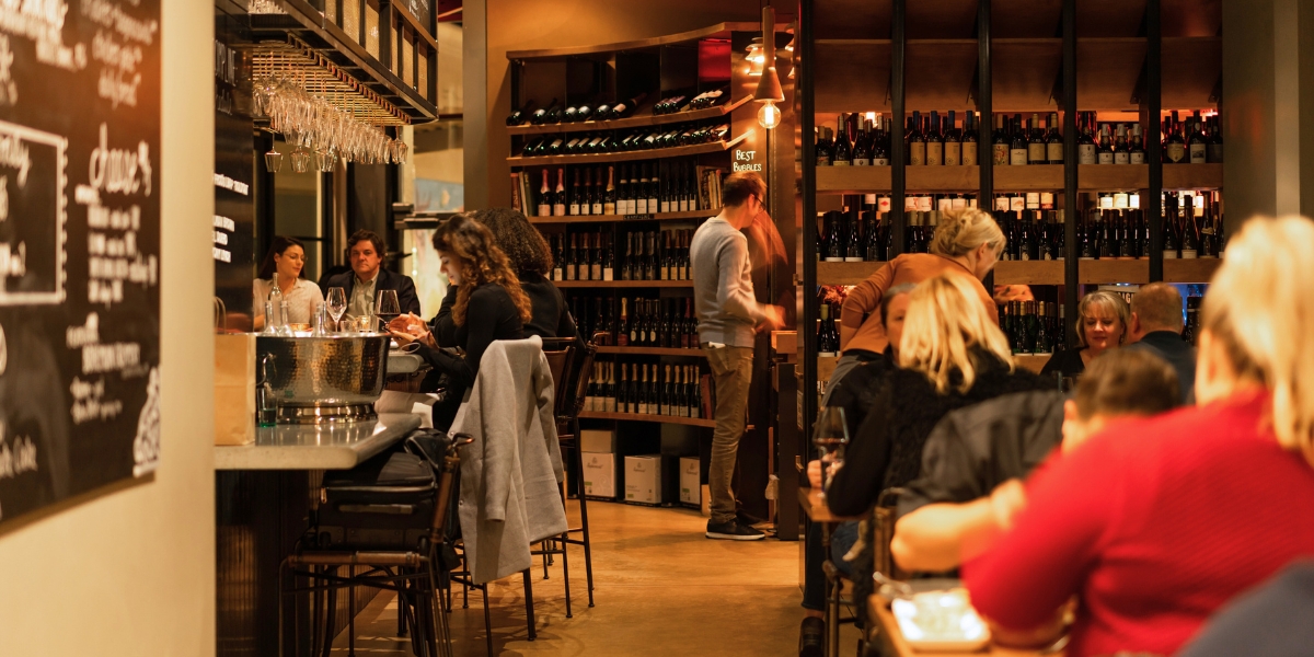 The true pulse of Napa Valley: nine vibrant wine bars to visit tinyurl.com/ycx5kbum via <a href="/ClubOenologique/">Club Oenologique</a> #winebars #wine #winelovers #winelover #napa #napavalley