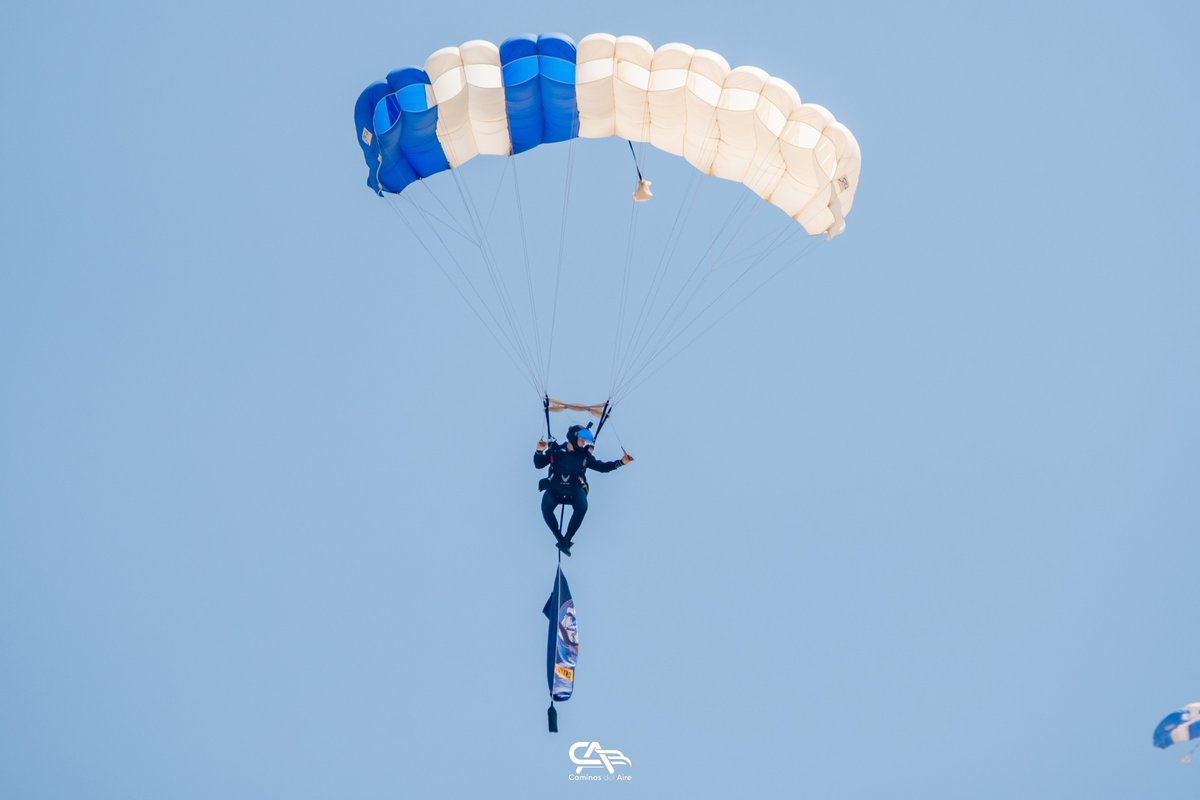 SinReservasInfo's tweet photo. WINGS OF BLUE DE LA USAF, EN EL ESPECTÁCULO AÉREO DE LA #FAMEX2025.

➡ https://t.co/0iZeUNxzi0

#CaminosdelAire #Noticias #Aviación #Defensa #FAMEX #WingsOfBlue #UnitedStates #USAF #USAFParachuteTeam #México #Brasil #ConnectingTheFuture #OliverValadez @FAMEXTweet https://t.co/UnwL3sxmCk