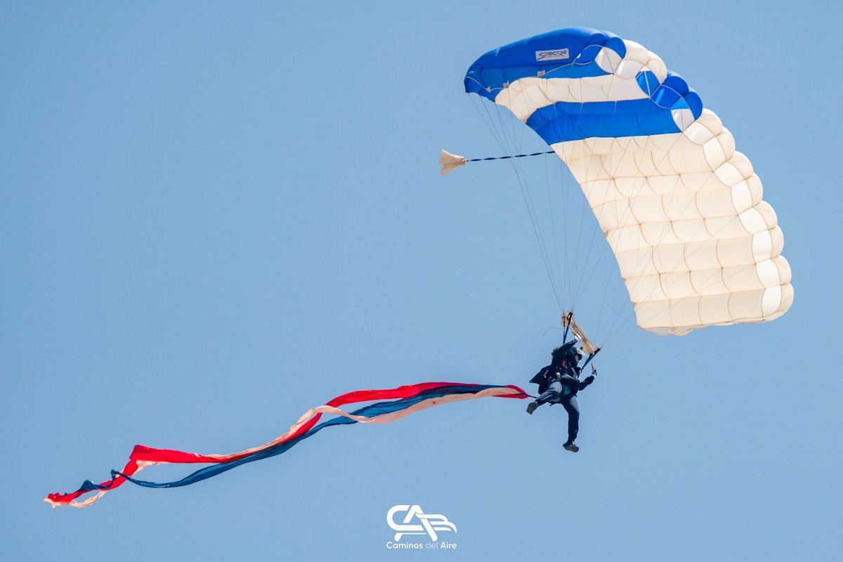 SinReservasInfo's tweet photo. WINGS OF BLUE DE LA USAF, EN EL ESPECTÁCULO AÉREO DE LA #FAMEX2025.

➡ https://t.co/0iZeUNxzi0

#CaminosdelAire #Noticias #Aviación #Defensa #FAMEX #WingsOfBlue #UnitedStates #USAF #USAFParachuteTeam #México #Brasil #ConnectingTheFuture #OliverValadez @FAMEXTweet https://t.co/UnwL3sxmCk
