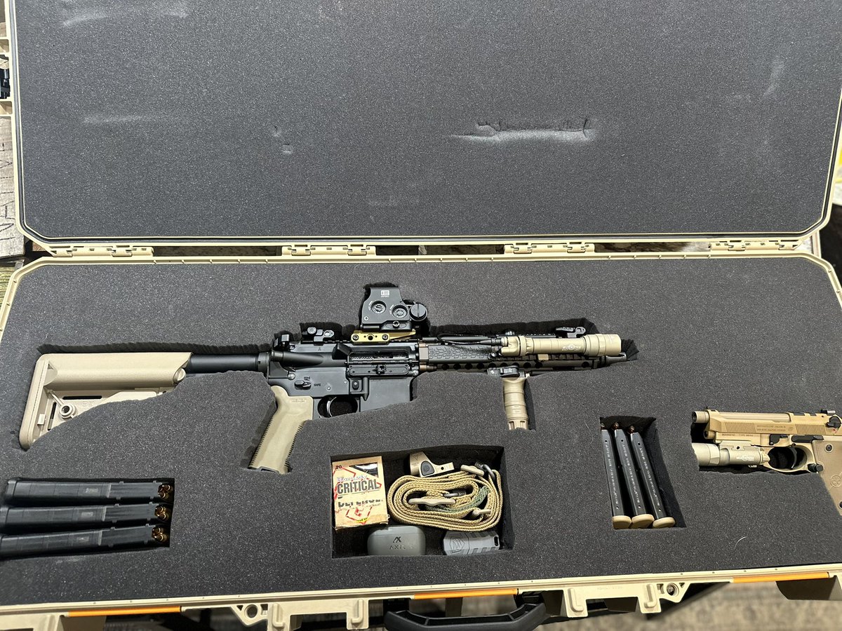 McBluri's tweet photo. Daniel Defense MK18 
Beretta M9A4 Centurion (still waiting on the optics plate)
#secondamendment #guns #firearms #Trump https://t.co/kRuH3riEvP
