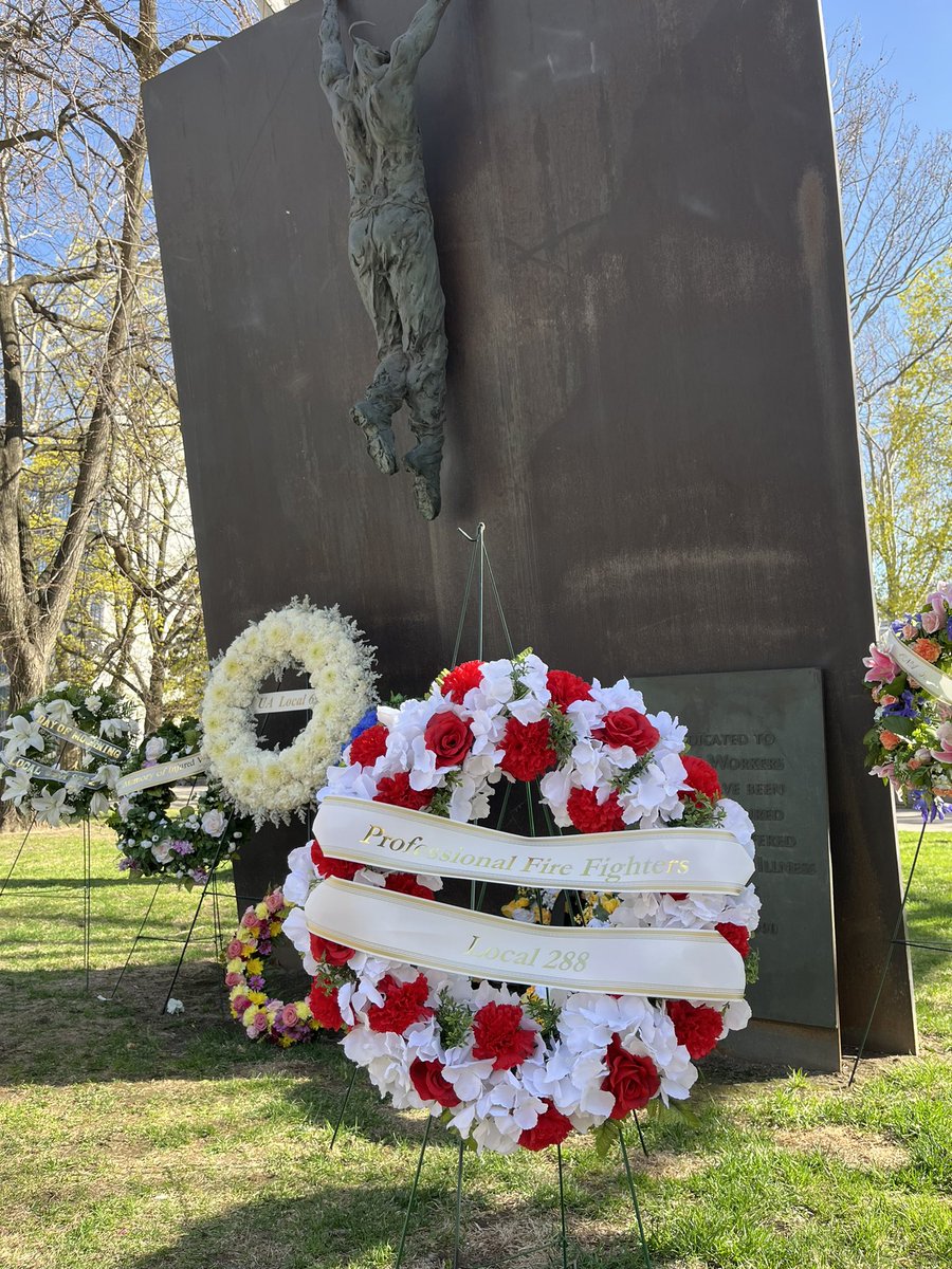 Today is National Day of Mourning.  HPFFA members visited the fallen worker’s monument, laying a wreath honouring all workers who have been killed, injured or have suffered an occupational illness at work. #NationalDayofMourning
