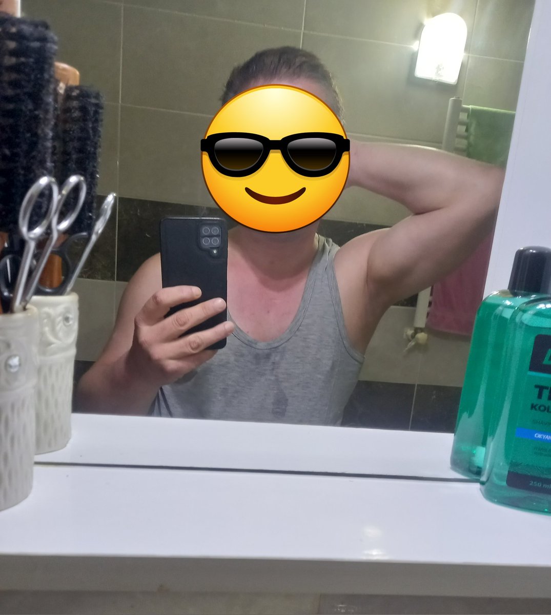 Hayatı deli dolu çılgınca yaşamak gerek bazen..  Öptüm aniden, seviyorum yaşamayı sahiden 💋💋