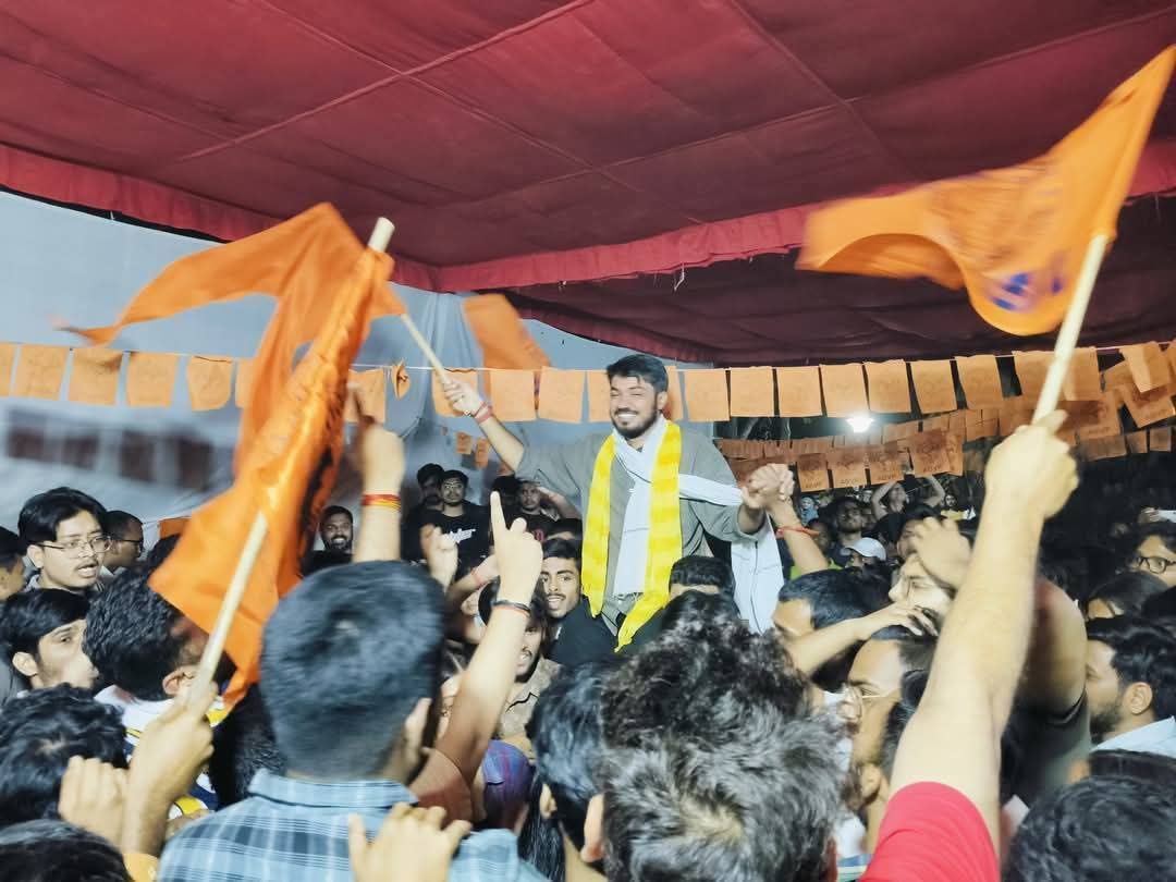 imishraBHU's tweet photo. JNU में वामपंथ की हार और राष्ट्रवाद की विजय का बिगुल बज चुका है!

आधी रात को देशभक्तों के लिए गर्व की खबर आई कि बड़े भाई वैभव मीणा जी ने ABVP से संयुक्त सचिव पद पर ऐतिहासिक जीत हासिल की है।
#BHU #JNU 
@i_VaibhavMeena https://t.co/ZJHbnf6Gco