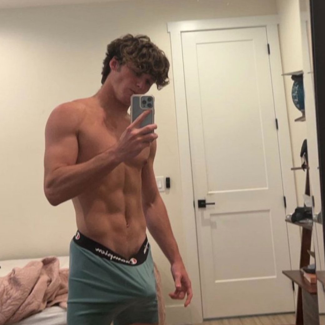JayMichayy's tweet photo. say hi for a suprise pic in ur dms 😝 https://t.co/oqjbLusIod