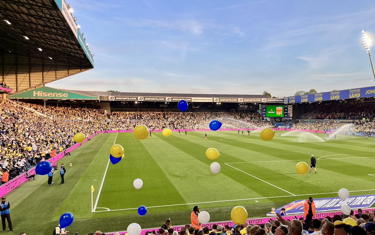 haighyp's tweet photo. Can’t have a party without balloons #MOT #LUFC https://t.co/Ubd6dLRxfs