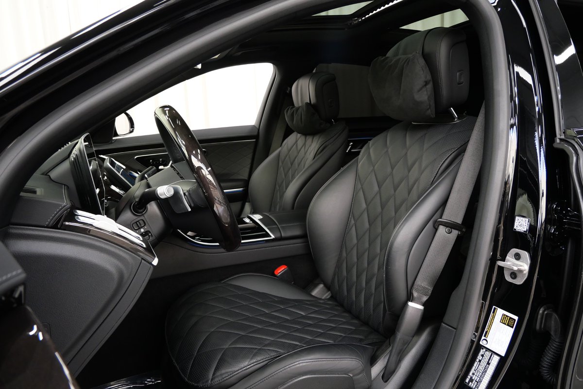 This 2024 Mercedes-Benz S 580 is first-class comfort. Gloss black AMG wheels, Burmester audio, ambient lighting, a warmth &amp; comfort package with heated everything — even the door armrests. This isn’t just an S-Class. It’s the S-Class. #MercedesBenz

🔗: bit.ly/3Gp3PwK