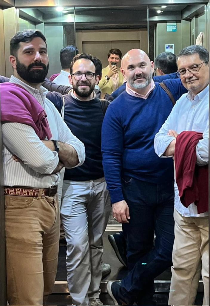 iron_farru's tweet photo. Los yogures de pera cuando has abierto el frigorífico https://t.co/DUraQ0LYqC