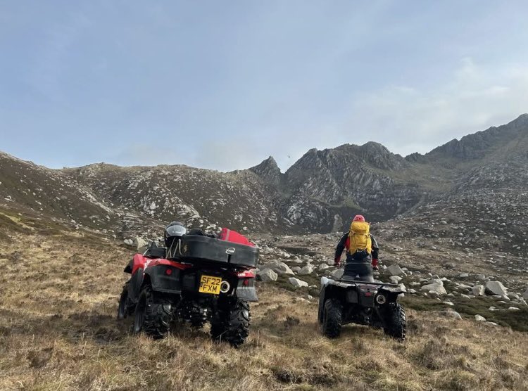 arranMRT's tweet image. ❌CALLOUT❌ 28/4/25
A hill walker who had taken unwell at the witches step.
Due to the potentially serious nature helicopter support was requested and 199 from Prestwick attended and winched the casualty from the hill.
#ScottishMR #isleofarran #stjohnscotland #policescotland