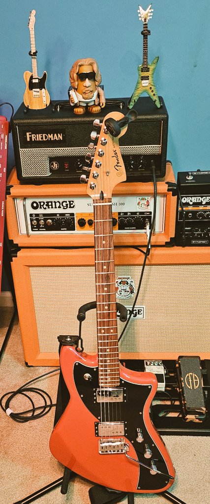 Fender through Friedman or Orange always a win, especially when drop tuned. 
#fendermeteora #fendermexico #fender #orangeamplifiers #friedmanamps #friedmanjjjr