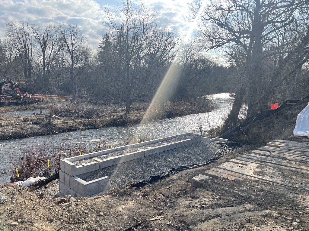 Construction on the new Emma Street to Earl Street bridge is underway! Since starting earlier this month, we're busy building this new bridge that'll make it easier for you to get around Guelph by walking and cycling.

Get the project details here: ow.ly/IkTq50VHs9E.