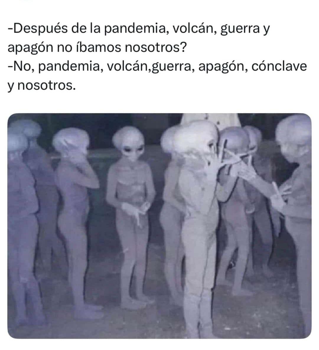 En mi casa ha vuelto a las 23:15 aproximadamente. ¿Alguien me deja por aquí los mejores memes/Tweets sobre el tema que seguramente me he perdido? 

He visto algunos como este y quiero echarme unas risas después de cenar a oscuras.