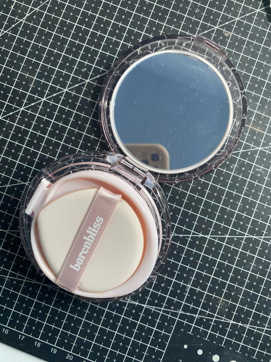 daisy6726's tweet photo. wts / want to sell 

preloved cushion bnb 
shade MC1 FREESIA harga 85k boleh nego 

— dijual karna salah shade (keputihan di aku)
— isi masih 90% (baru ditap 2 kali)
— CO di oren 
— dm for more detail
— Magelang Jawa Tengah https://t.co/HwT62rUn70