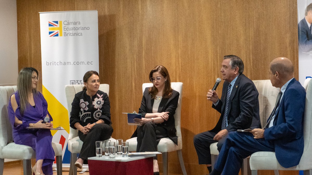 Nuestra Directora de Personas, <a href="/marisivivas/">marisi vivas</a>, fue parte del estudio binacional y conversatorio “Economía Plateada: perspectivas y futuro laboral”, elaborado por las agencias <a href="/MCComunic/">MC Comunicaciones</a> (🇪🇨) y Realidades, PR y Comunicaciones (🇵🇪)

Más en👇
mccomunicaciones.com.ec/economia-plate…

#CrecerNosMueve