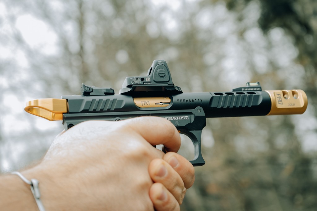 Monday blues? Never had 'em. Not with a build like this.

#Tandemkross #Ruger #RugerPistol #RugerMarkIV #Rimfire #Firearm #FirearmPhotography #Pistol #Handgun