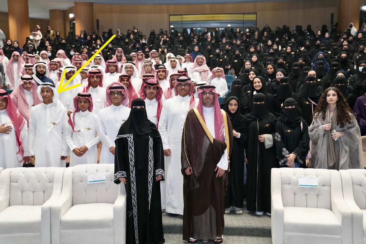 Yah84H's tweet photo. بفضل الله، تكرم ابني الغالي أنس كسفير من سفراء التفوق على مستوى جدة.
لحظة عظيمة تختصر سنوات من الجهد والطموح.
فخور بك يا أنس، وماضٍ بإذن الله نحو آفاق أعلى بإصرارك وتميزك.
#سفراء_التفوق #تعليم_جدة https://t.co/1GcB8k95Oz