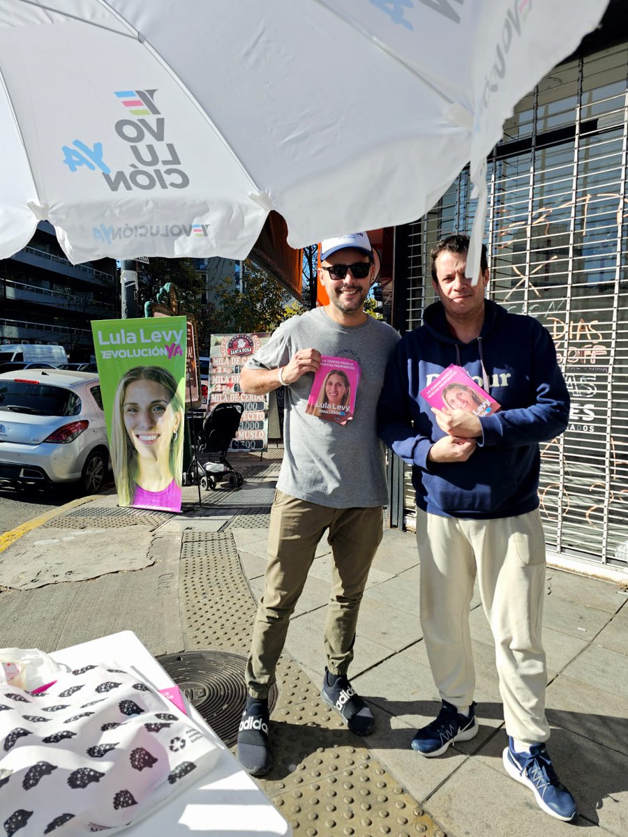 DelaDemocracia's tweet image. Arrancamos la semana con todo.
Lunes de Campaña 
Estuvimos en Av. Córdoba y Scalabrini Ortíz. #EVOLUCION 
@lulalevy  Legisladora