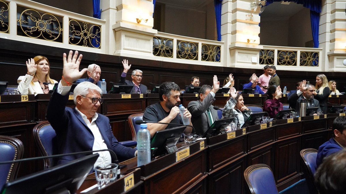 Alejandro Dichiara (@enriquedichiara) on Twitter photo 🏛️ En sesión ordinaria de <a href="/HCDiputadosBA/">Diputados BA</a>, aprobamos el proyecto de ley que suspende, por única vez en 2025, la aplicación del sistema de elecciones Primarias, Abiertas, Simultáneas y Obligatorias (PASO). Esta medida busca dar certidumbre electoral a nuestra provincia frente al 🏛️ En sesión ordinaria de <a href="/HCDiputadosBA/">Diputados BA</a>, aprobamos el proyecto de ley que suspende, por única vez en 2025, la aplicación del sistema de elecciones Primarias, Abiertas, Simultáneas y Obligatorias (PASO). Esta medida busca dar certidumbre electoral a nuestra provincia frente al