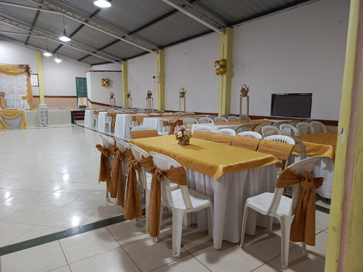VVictoria0418's tweet photo. 📷 ¡Variedades Victoria transforma tus sueños en realidad! Nos sentimos honrados de haber organizado un evento de matrimonio inolvidable en la hermosa parroquia de Cristóbal Colón.  Visítanos en la ciudad de San Gabriel - Carchi frente a la iglesia Matriz. https://t.co/ztCTRXHnzh