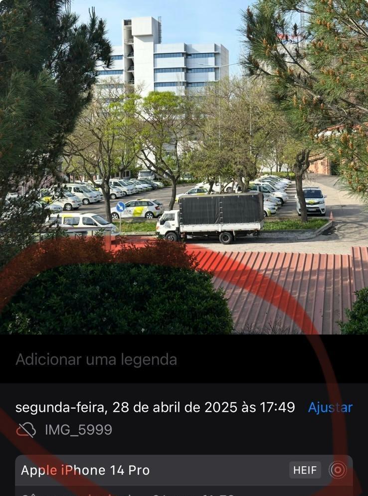 Centenas de milhar de carros sem um único semáforo a funcionar, caos no trânsito comprometendo segurança rodoviária, e ninguém viu a Polícia Municipal. Às 17h49, o parque da PM tinha viaturas todas recolhidas. Não, <a href="/Moedas/">Carlos Moedas</a>, não é verdade que todos meios humanos foram ativados.