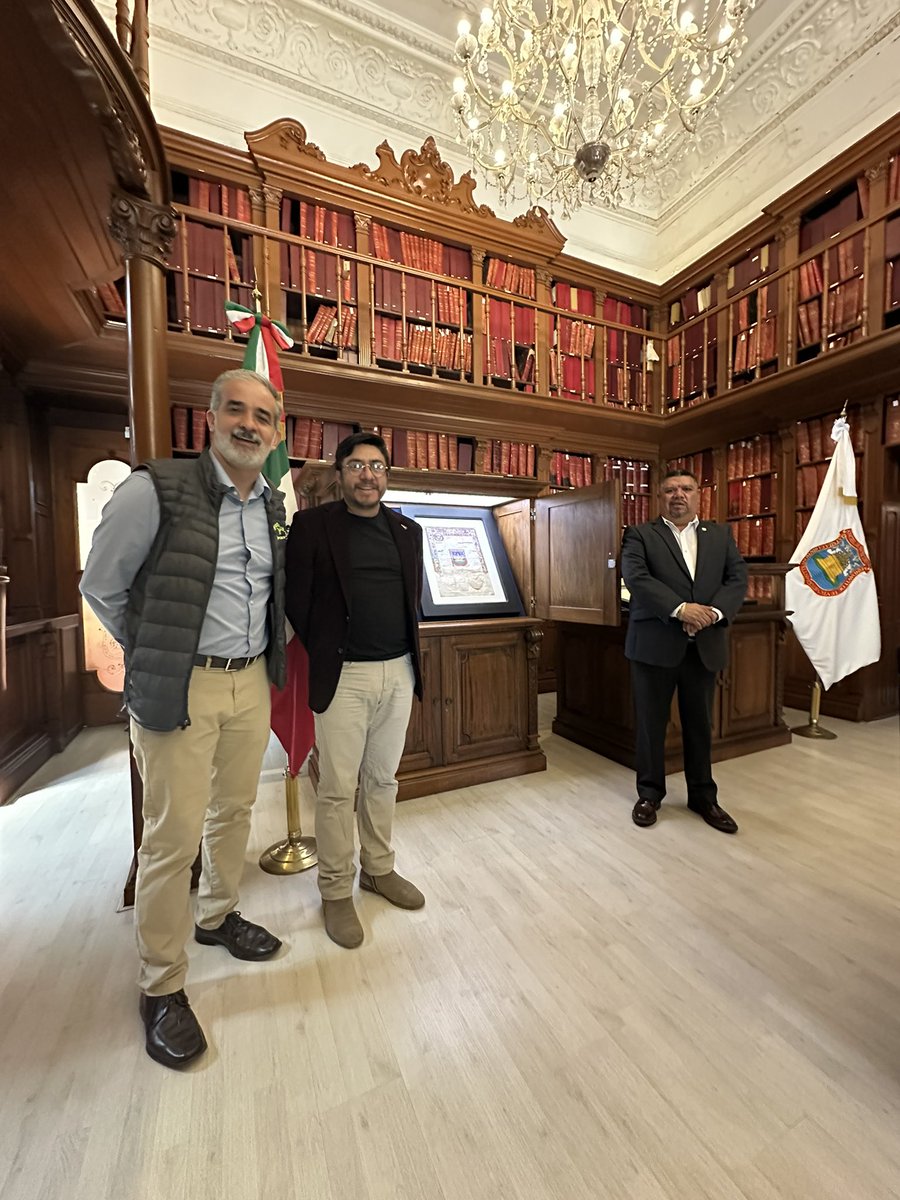 tatohg's tweet photo. Nos dio mucho gusto hacer la entrega del distintivo #TreeCitiesoftheWorld (Ciudades Árbol del Mundo) al Municipio de Puebla. Que fortuna ver de cerca la cédula real de la Fundación de la Ciudad. Muchas gracias! Felicidades por el 2o Foro de Vegetación Urbana, de lo mejor!! https://t.co/froFDWGsq1