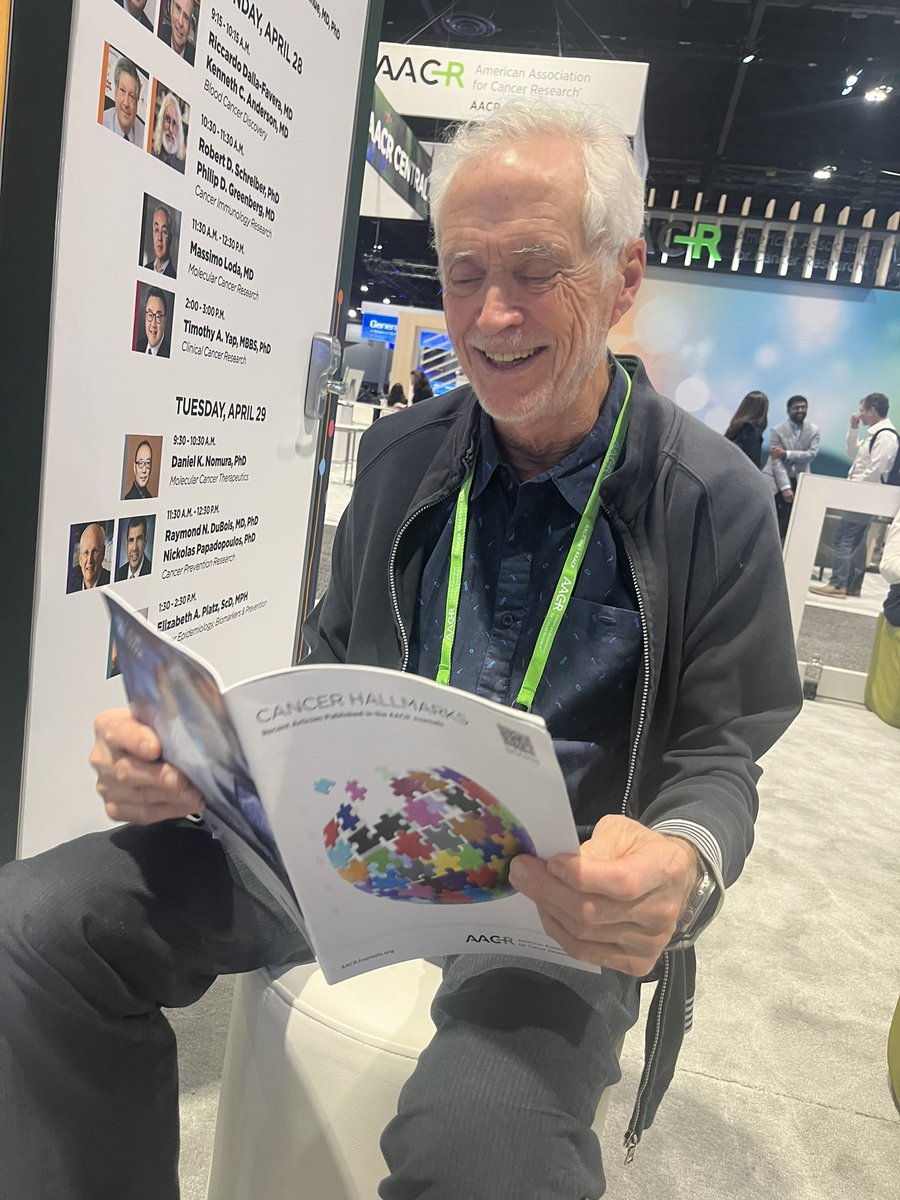 Doug Hanahan enjoying the <a href="/AACR/">AACR</a> Journals Cancer Hallmarks collection at #AACR25! Read the collection online: aacrjournals.org/pages/cancer-h…
