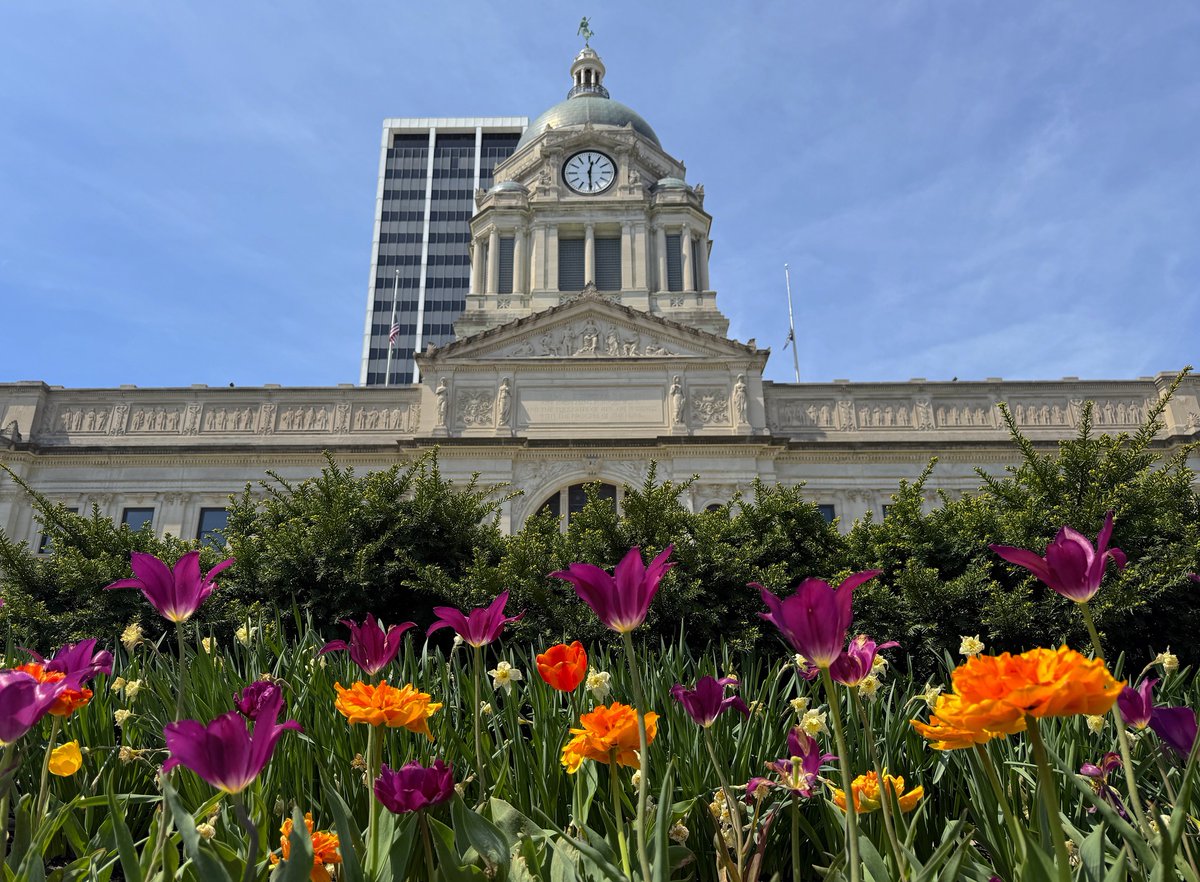 GrandWayneCC's tweet image. Downtown Fort Wayne is in bloom! Check out all of the gorgeous sights that surround the Grand Wayne Convention Center! #DTFW
