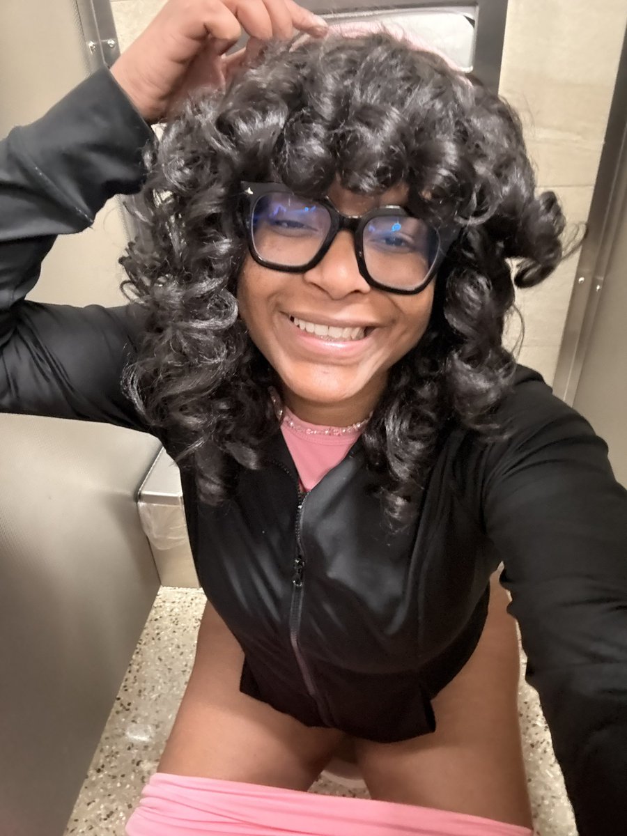 gigglemonstaa's tweet photo. u wish you were toilet seat lil paper boy 🧻🚽 https://t.co/jsQT861fkz