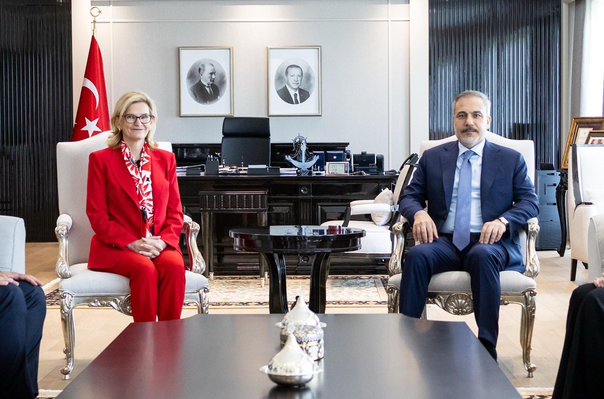 TODAY: Great exchange between <a href="/ITUSecGen/">Doreen Bogdan-Martin</a> and <a href="/HakanFidan/">Hakan Fidan</a>, Minister of Foreign Affairs of Türkiye, on strengthening <a href="/ITU/">Int’l Telecommunication Union</a>’s role across the <a href="/UN/">United Nations</a> system. Together, we advance #DigitalCooperation for a connected, sustainable future.