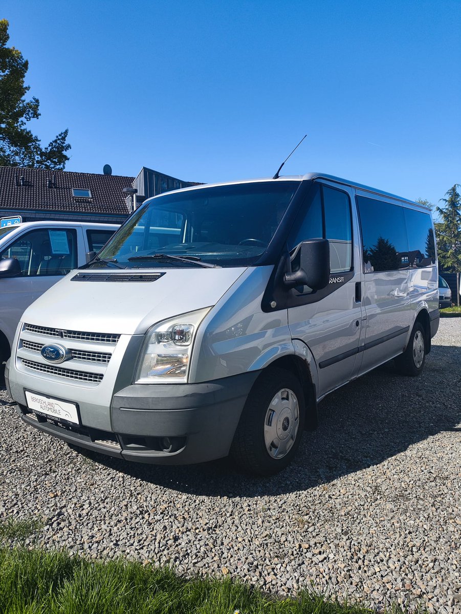 Do you remember when I said we found Truck#15 MITSUBISHI OUTLANDER "Angel"?

Forget that! Thats history. 

We now have Truck#16 FORD TRANSIT "Sweety" ... . After a technical check and a chat with the seller we managed to get a pricereduction. Just 4.200€.

This car is nearly