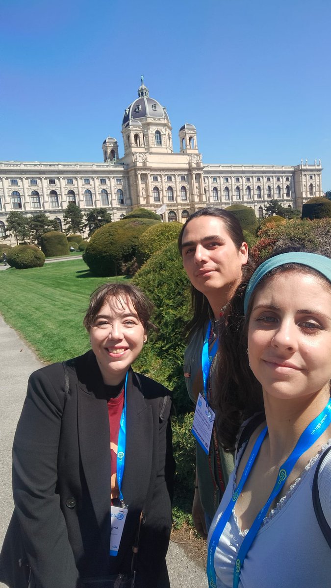 Pues nos hemos venido a la #EGU25 <a href="/EuroGeosciences/">European Geosciences Union</a> a Viena. Primer día de congreso y visita al Museo de Historia Natural.