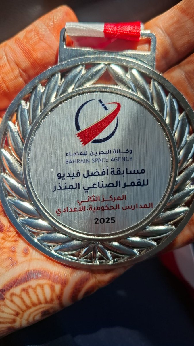 MikeWanking's tweet photo. مازلت اعلو على سلم الانجازات✨️✨️تم تكريمى اليوم للفوز بالمركز الثانى على مستوى مدارس مملكة البحرين الحكومية 🇧🇭 فى المسابقة الوزارية اللى نظمتها وكالة البحرين للفضاء احتفالا بإطلاق أول قمر صناعى بتقنية بحرينية مبتكرة🎊ادعوا الله ان يمن علي بالتميز والتوفيق دائما 💖مبروك آلاء https://t.co/yYuvuYiqxn